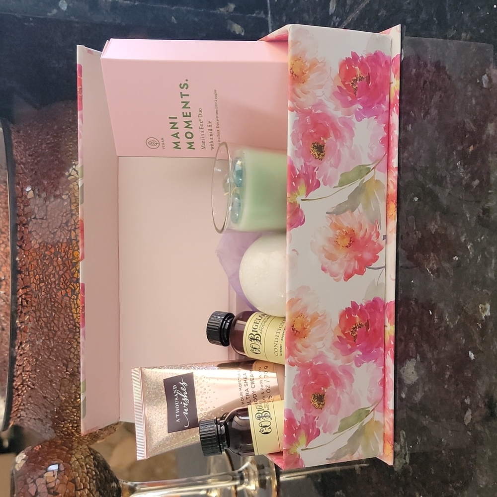 RELAXING SPA Gift Box~Bath& Body Works, CoBigelow, Voesh, Bath Bomb, Relaxing...